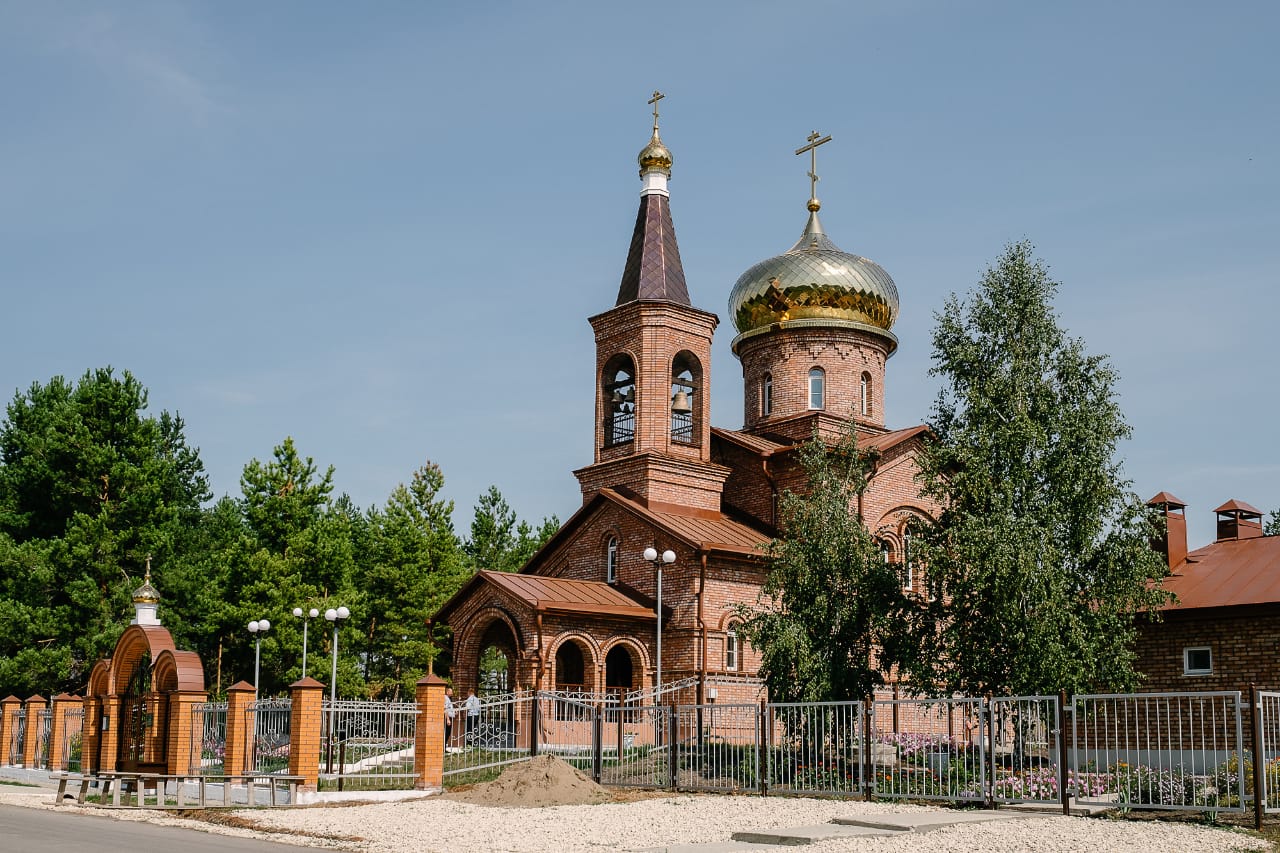 Храм Первоверховных апостолов Петра и Павла в с.Куликовка.